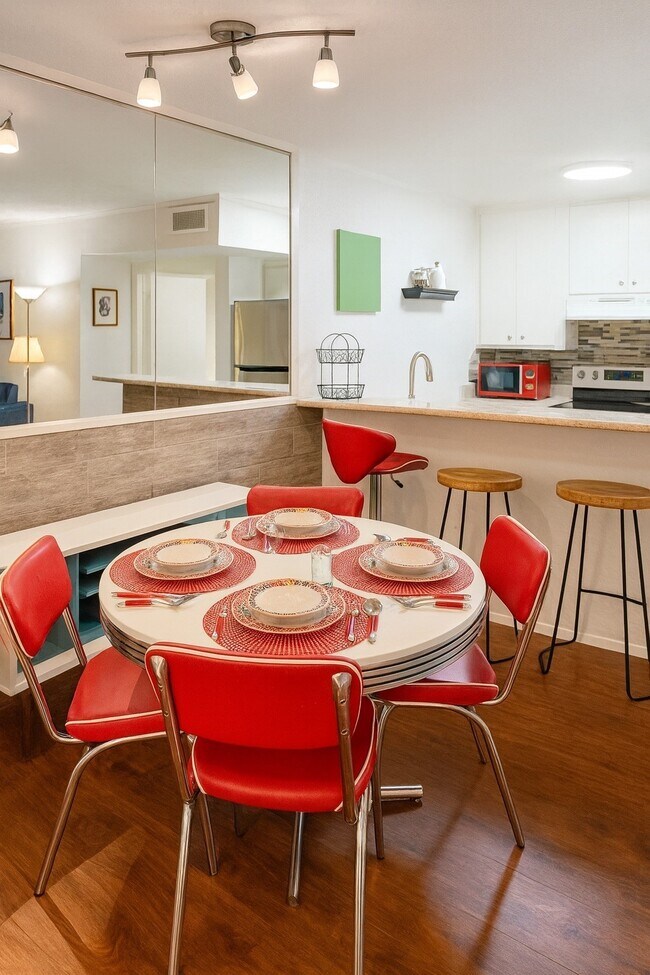 Building Photo - 3271 Sul Ross St