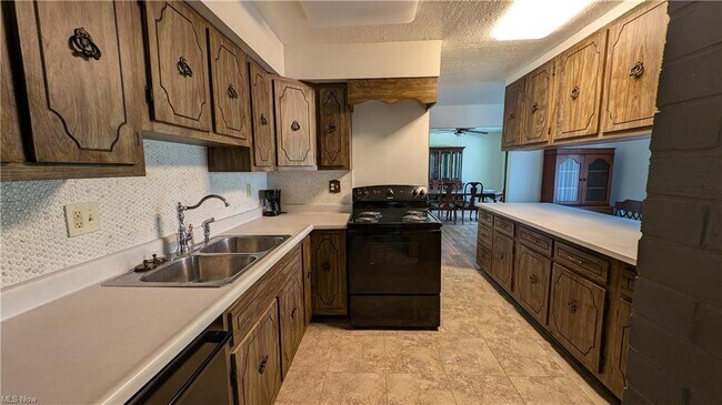 Building Photo - 125 Meadowood Dr