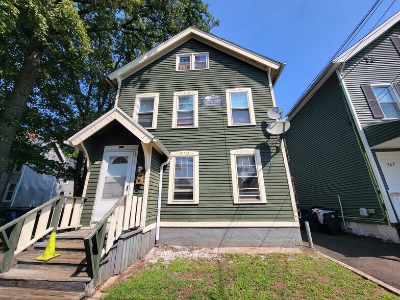 Building Photo - 249 Munson St