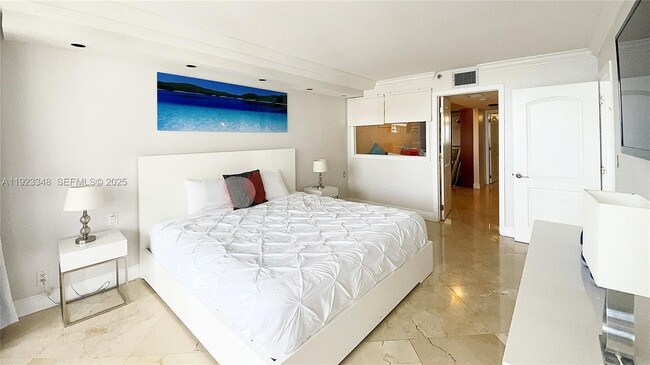 Building Photo - 1717 N Bayshore Dr