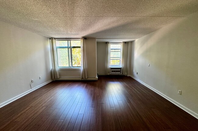 Building Photo - 130 Bradhurst Ave.