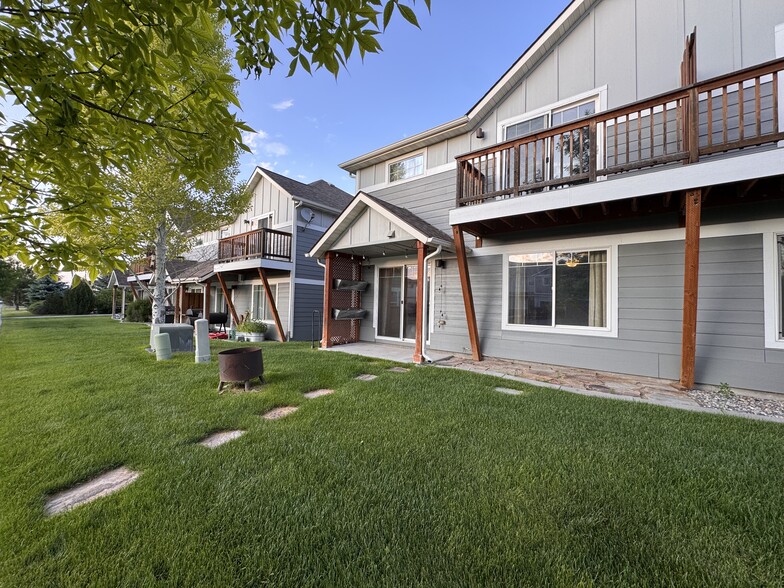 Fire Pit - 5485 Glenellen Dr