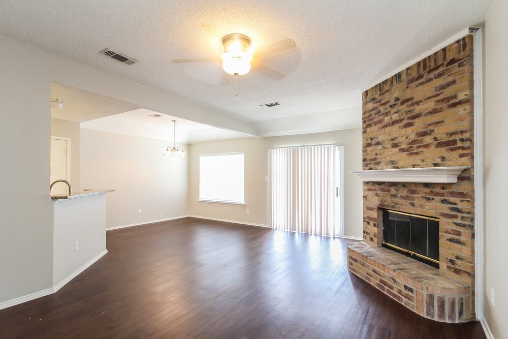 Building Photo - 1040 Glencrest Dr