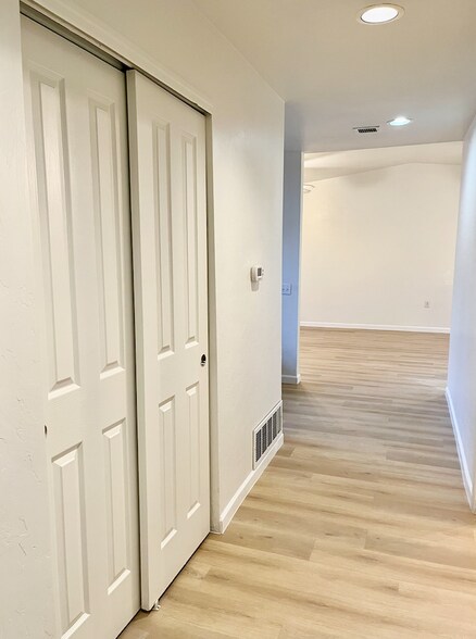 Building Photo - 4454 E 3rd St