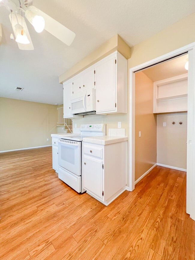 Building Photo - Cypress 2 Bed Townhome - 2 Car Garage - Gorgeous - Amenities Galore!!!!!