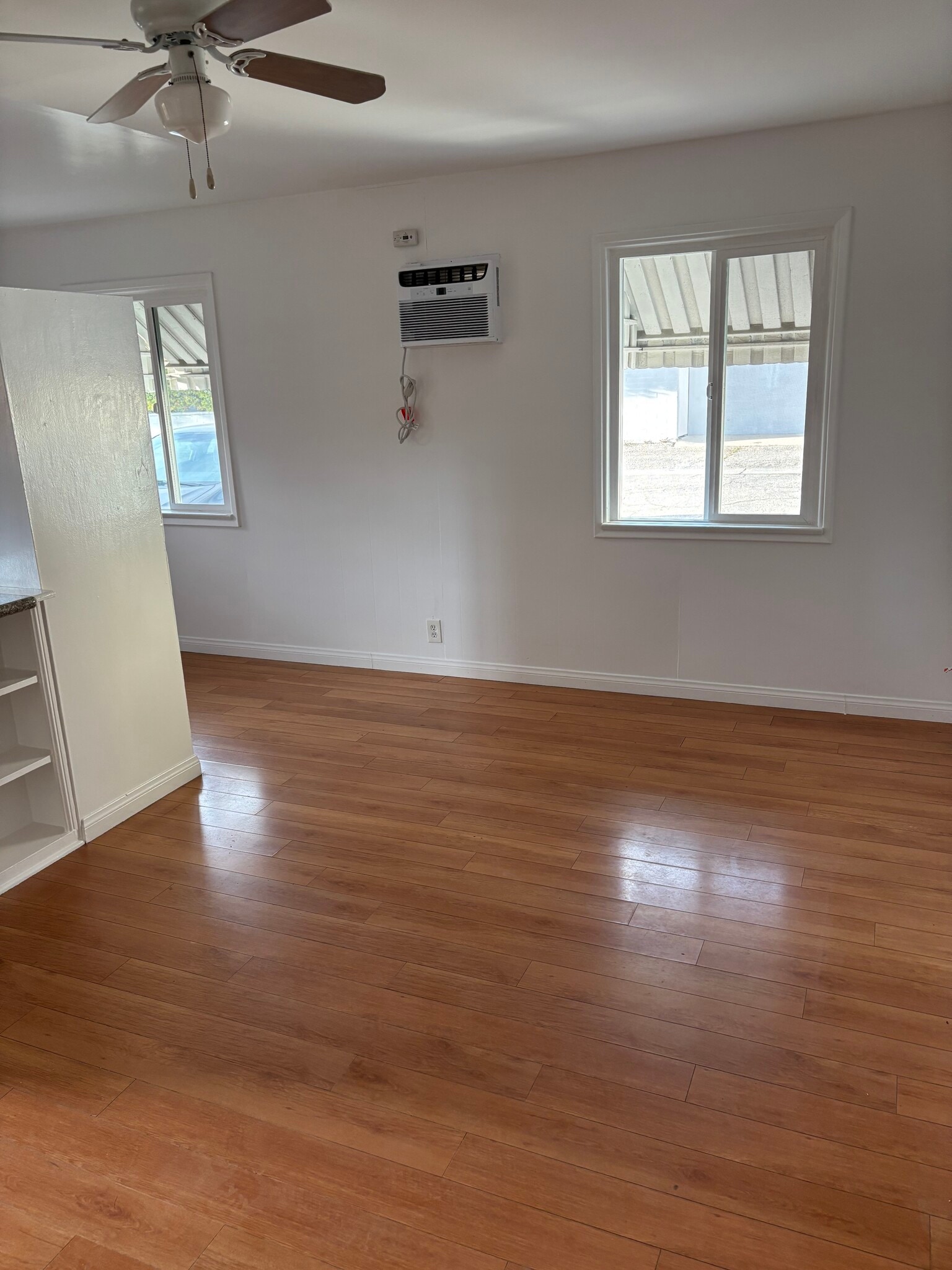 Building Photo - 1911 W Alameda Ave