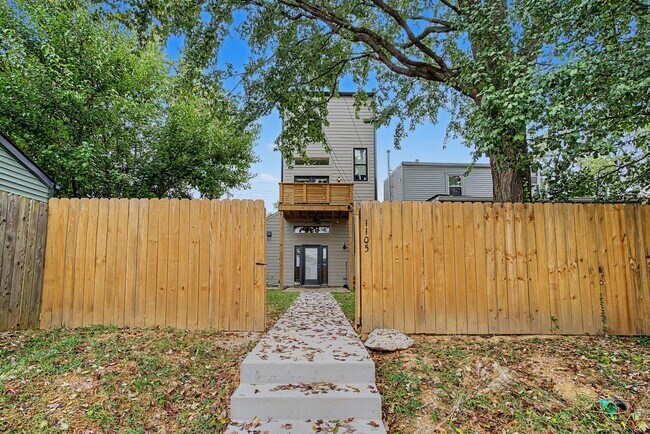 Building Photo - 1105 Logan St