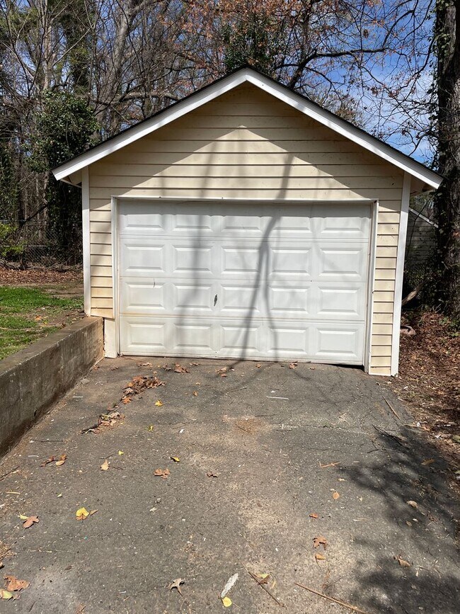 Building Photo - 417 E Twenty-Seventh St