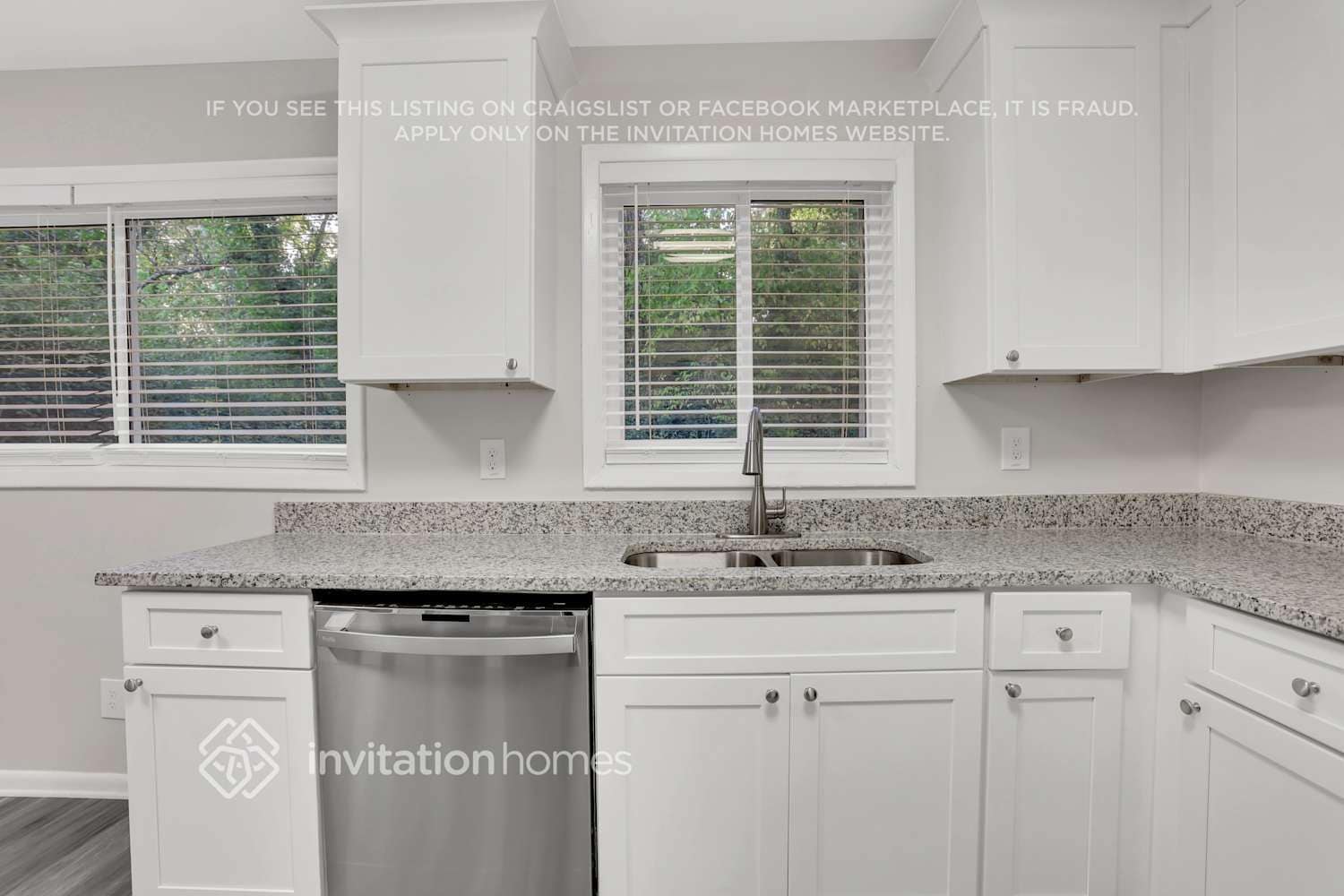 Building Photo - 2833 Altaview Dr SE