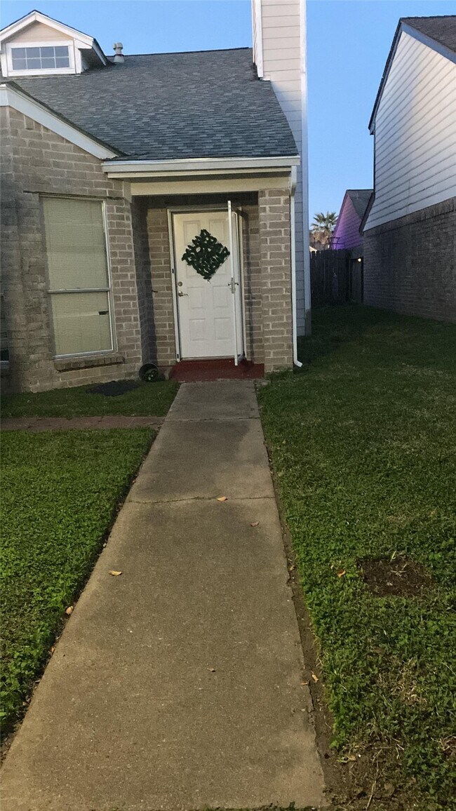 Building Photo - 11818 Plumbrook Dr