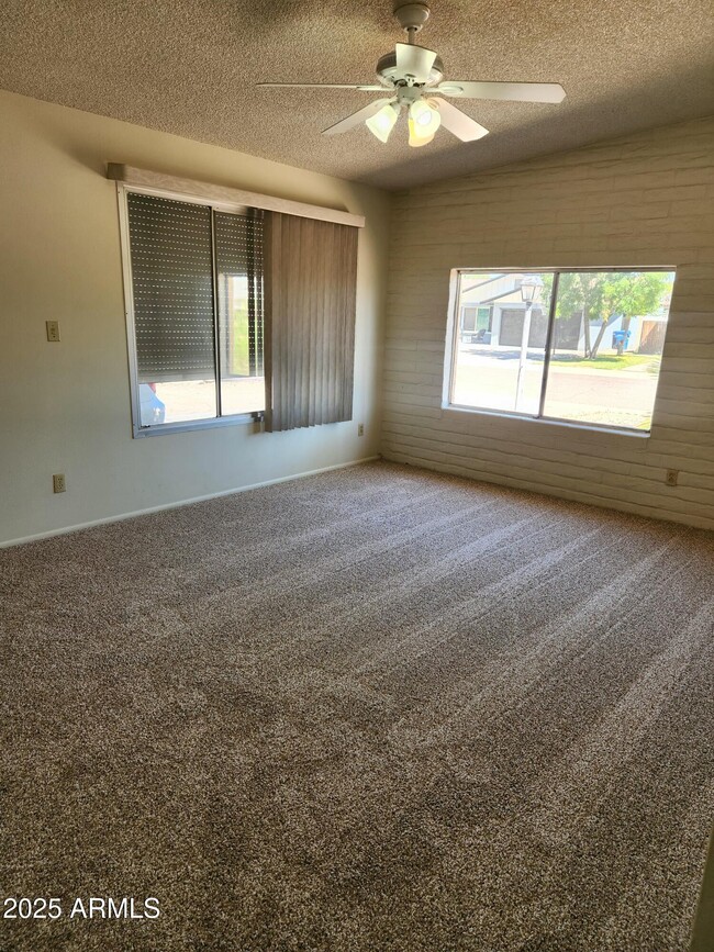 Building Photo - 1719 W Royal Palm Rd