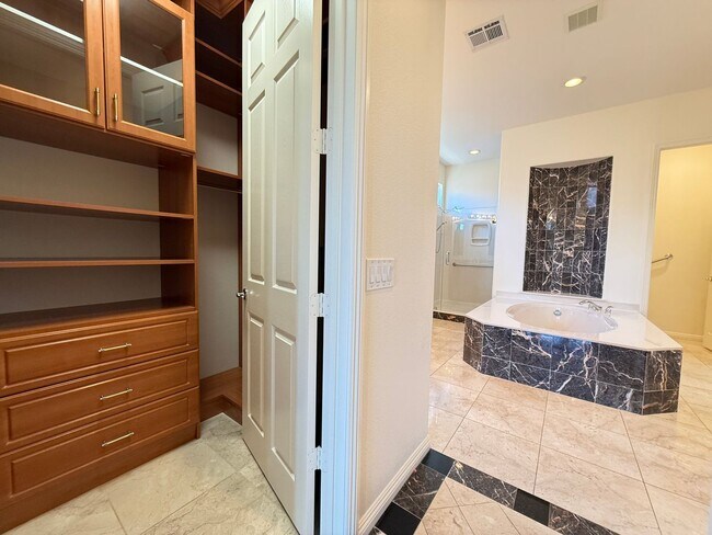 Building Photo - 10284 Sofferto Ave