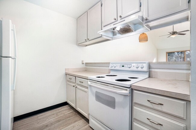 Building Photo - Spacious 2BR/1BA Condo in Central Fort Collins – Available Now!
