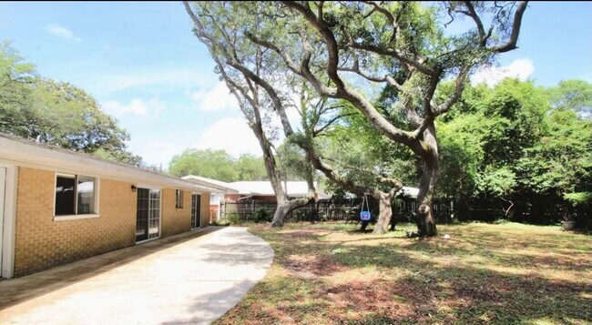 Building Photo - 550 Pocahontas Dr