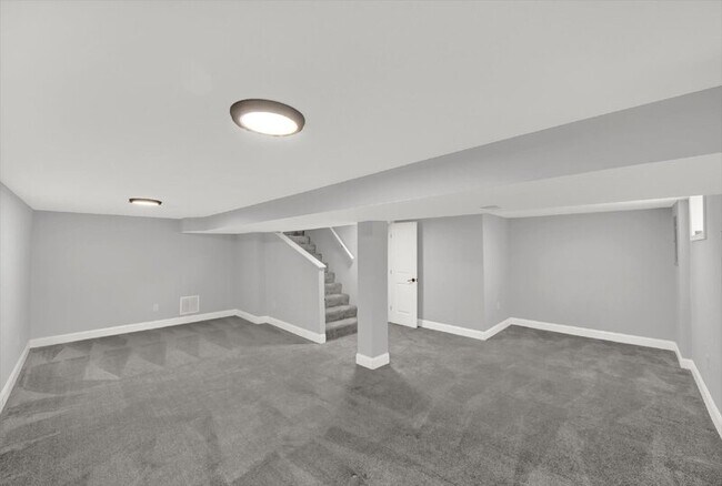 Building Photo - 10523 Howard Ave