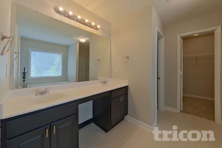 Building Photo - 3535 Arbroath Dr