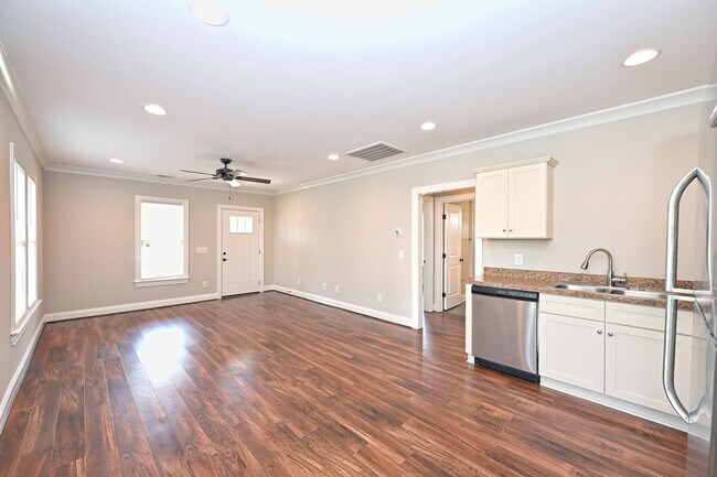 Building Photo - 1009 Grace St