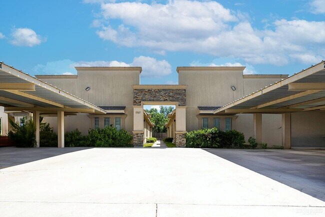 Primary Photo - 14 West Dr