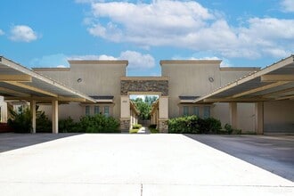 Building Photo - 14 West Dr