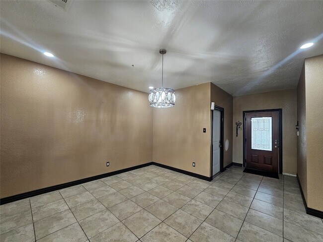 Building Photo - 13922 Somersworth Dr