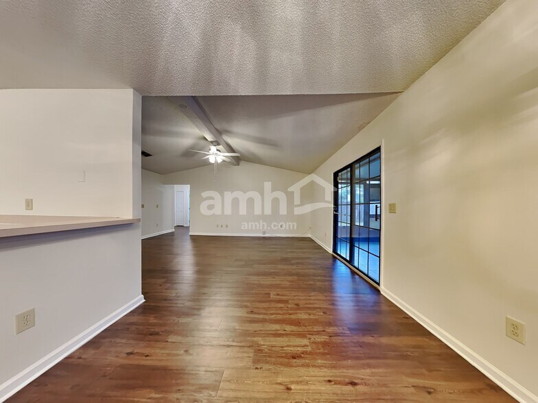 Building Photo - 8016 Queensferry Ln