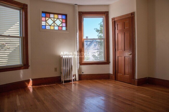 Building Photo - 336 Centre St