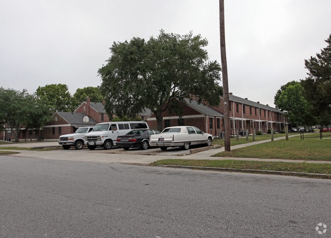 Building Photo - Meeting Street Manor - Cooper River Court