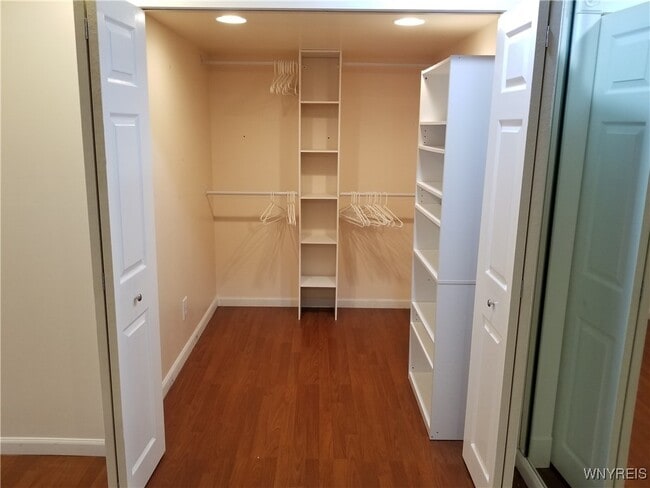 Building Photo - 807 Red Fern Ct