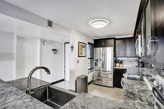 Building Photo - 13 Royal Palm Way