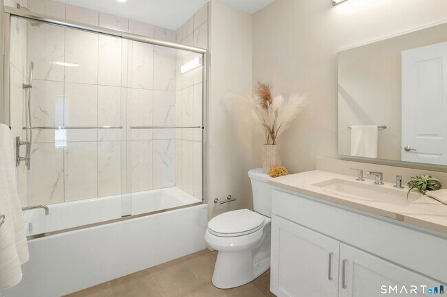 Building Photo - 440 Heights Rd