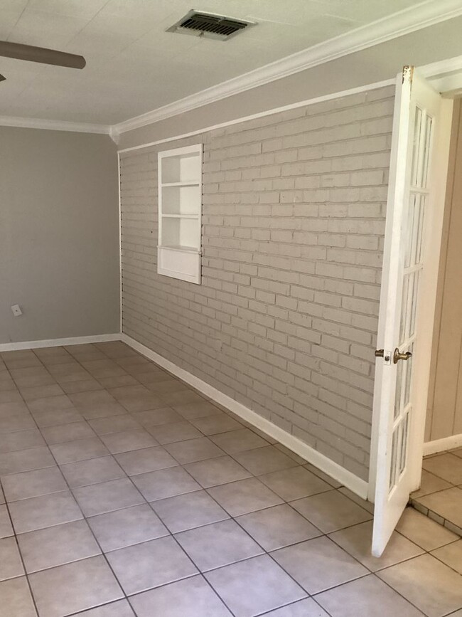 Building Photo - 3 Bedroom 2 bath house in Thibodaux LA