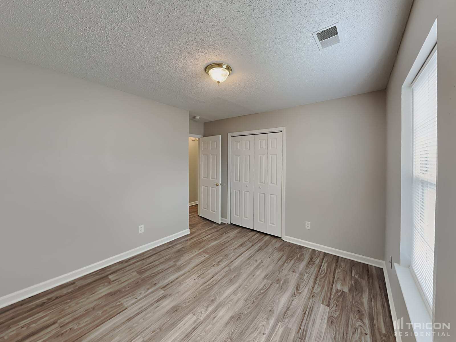 Building Photo - 1335 May Oak Cir