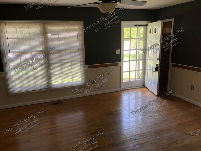 Building Photo - 1711 Woodlawn Dr