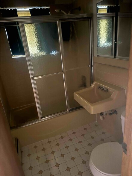 Building Photo - 26 William St