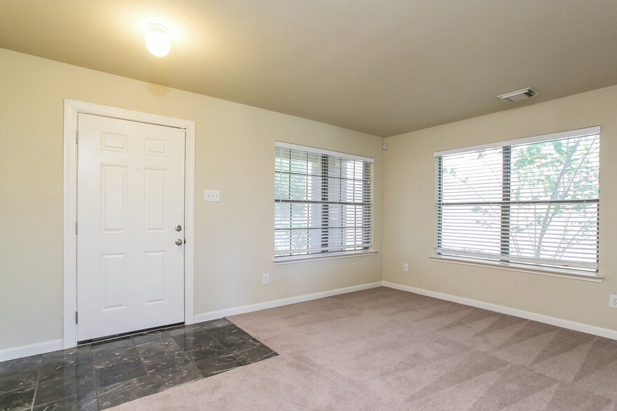 Building Photo - 15602 Clarks Fork Ct