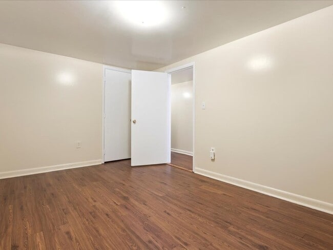 Building Photo - 65 53rd Pl SE