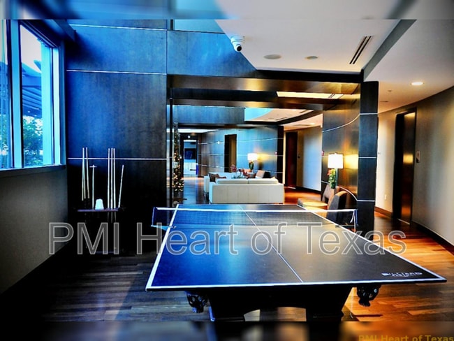 Building Photo - 360 Nueces St