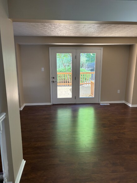 Building Photo - 802 Lexington Dr