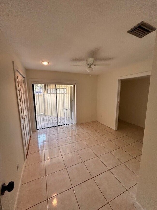 Building Photo - Newly renovated 3/2 Home in the Wedgewood ...