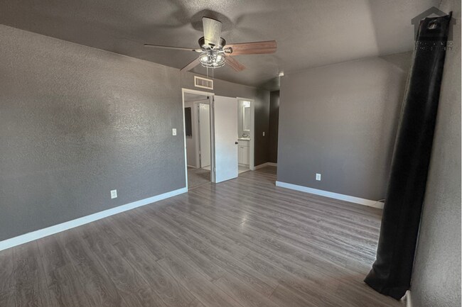 Building Photo - 3Bed/2Bath Townhouse at 47th Ave/Maryland Ave! Ready for Immediate Move-In! – FENCED-IN YARD!