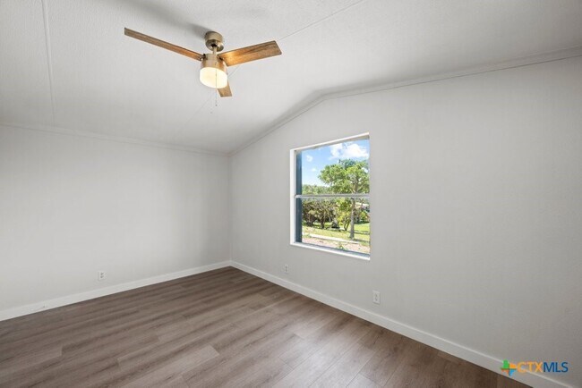 Building Photo - 1219 Lakeside Dr E