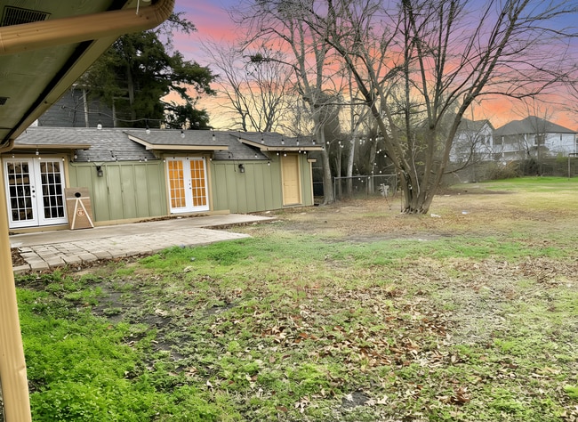 Building Photo - 605 Highlands St