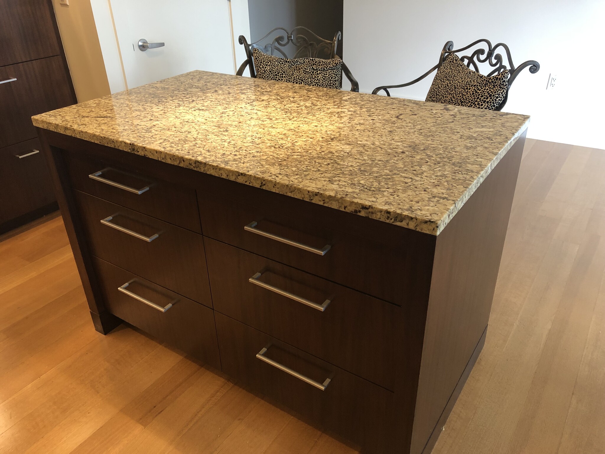 kitchen island storage - 1001 NW Lovejoy St