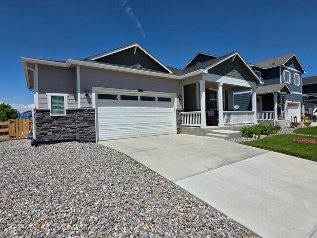 Primary Photo - Beautiful Newer Build 3 Bedroom Home in Be...