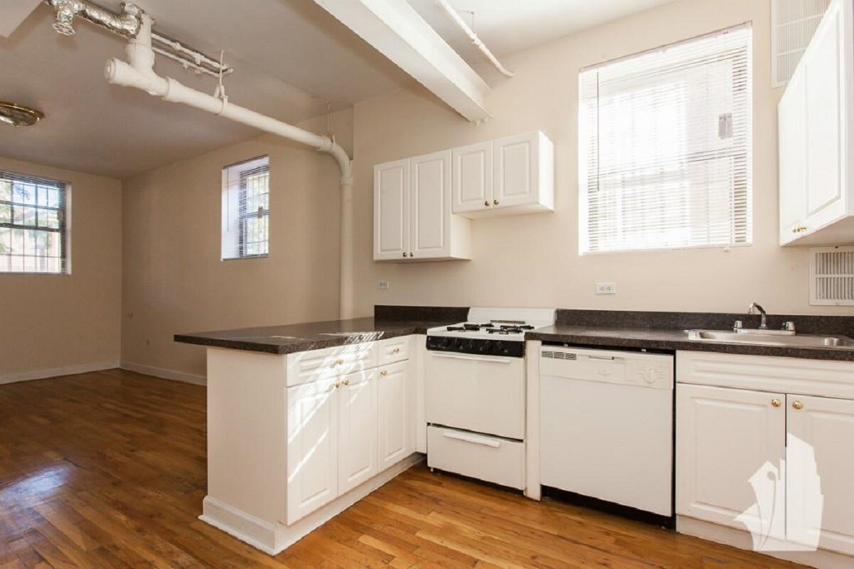 Building Photo - 2948 N Seminary Ave
