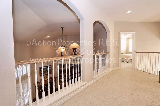 Building Photo - Granite Bay Beauty - 5 Bed, 3.5 Bath Home - Large Pool - Two Story - Lawn & Pool Service Included!