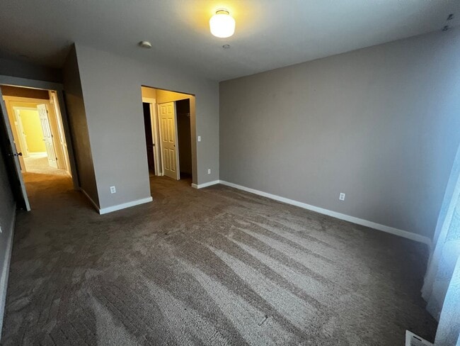 Building Photo - DuPont, 2 bedroom, 2 bath condo with A/C