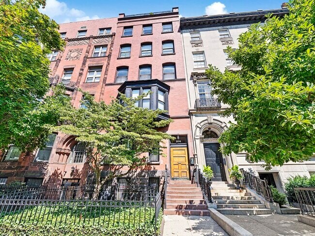 Building Photo - 164 Beacon St