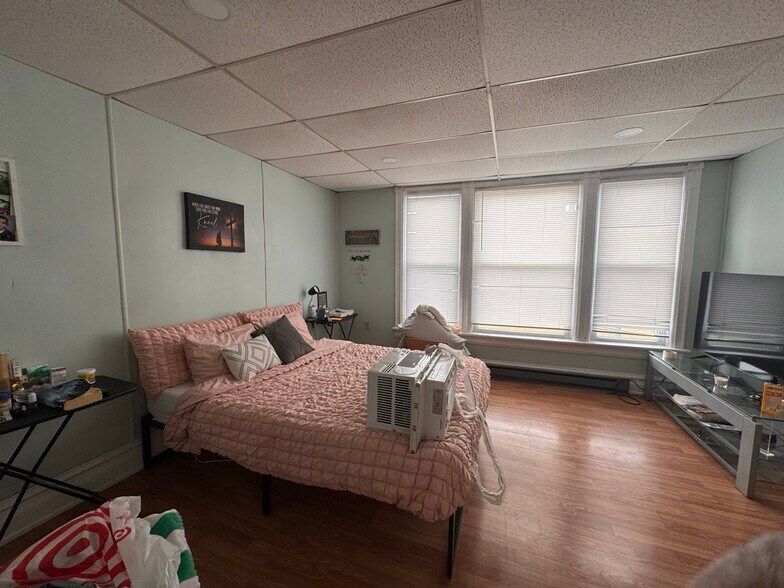 Building Photo - 2385 Main St