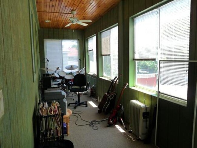 Building Photo - 18 Raymond St